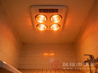 浴霸取暖模式开启后，会快速提升浴室温度，通常能达到25-30℃，让浴室形成温暖密闭的环境