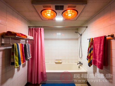 洗完澡后，很多人习惯直接关掉浴霸所有功能就离开浴室