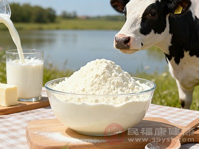 牛奶:需经配方改良后制成奶粉 牛奶:需经配方改良后制成奶粉