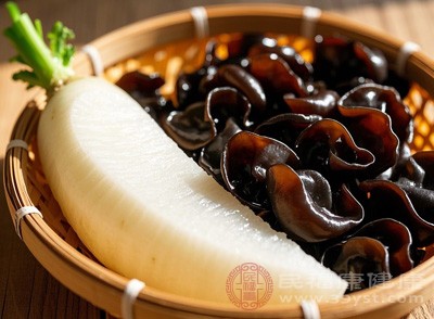 吃火锅时搭配白萝卜,平衡温热属性 吃火锅时搭配白萝卜,平衡温热属性
