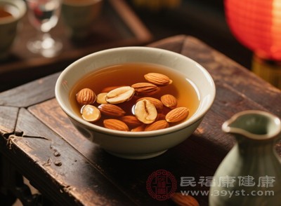 桃仁是中医常用的活血药材 桃仁是中医常用的活血药材