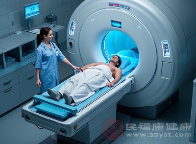 通过头颅CT、核磁共振、血糖检测等明确病因