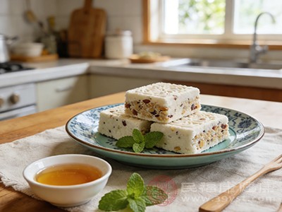 八珍糕中薏米和芡实是天然的“祛湿黄金组合”