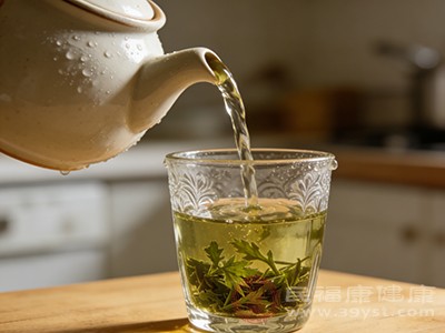 挥发油中的樟脑成分对支气管平滑肌有松弛作用