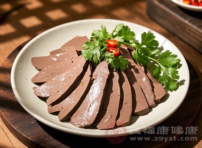 五花肉、肥牛、动物内脏等高脂肪食材，不仅脂肪含量极高，还富含饱和脂肪酸