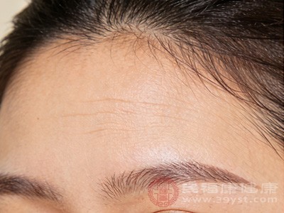 和抬头纹说拜拜 先搞懂这些“幕后黑手”