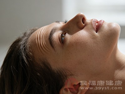 皮肤的水分和油脂平衡是维持皮肤健康状态的基础 皮肤的水分和油脂平衡是维持皮肤健康状态的基础