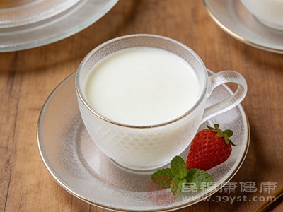 乳糖不耐受者的替代方案：可选择无乳糖牛奶、酸奶或奶酪