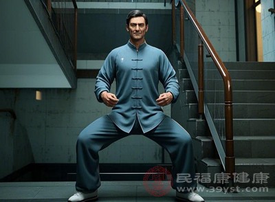 小寒时节不宜进行剧烈运动，以免过度消耗阳气和肾精，建议选择散步、太极拳、八段锦等温和的运动方式