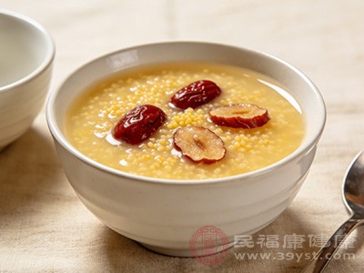 有些痰湿重的人觉得喝小米粥能祛湿，却因加入红枣反使痰湿更难排出
