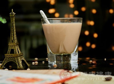 不少人喜欢的奶茶里含有植脂末