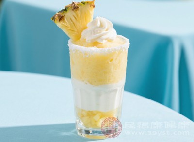 晚上啃菠萝能减肥 先问问血糖和脂肪答不答应