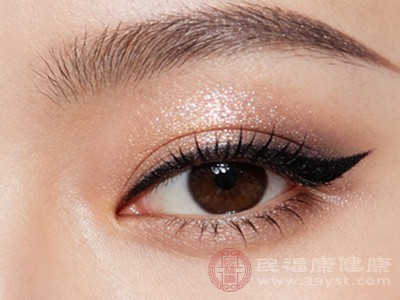 眼袋VS卧蚕 教你一眼分清‘衰老信号’和‘甜美密码’