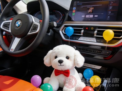 部分车主会将玩偶固定在出风口处,这会堵塞风道,影响空调制冷或制热效果,增加车辆能耗 部分车主会将玩偶固定在出风口处,这会堵塞风道,影响空调制冷或制热效果,增加车辆能耗