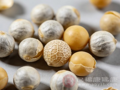 对于痰浊凝滞所致的瘰疬、痰核（如淋巴结肿大等）以及跌打损伤引起的瘀血肿痛，白芥子具有散结消肿的功效