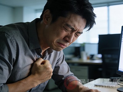 突然爆发的剧烈胸痛,伴濒死感、窒息感 突然爆发的剧烈胸痛,伴濒死感、窒息感