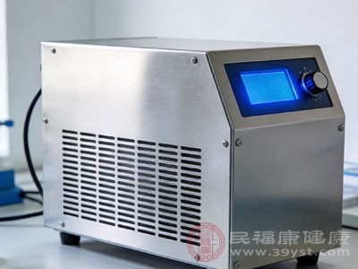 臭氧发生器通过产生臭氧来氧化分解甲醛