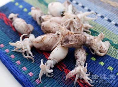减脂期烹饪鱿鱼的最佳方式是水煮、清蒸或白灼