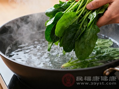 肾结石患者菠菜需焯水去草酸 肾结石患者菠菜需焯水去草酸