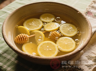 柠檬水减肥靠谱吗 一文揭秘它的真实实力