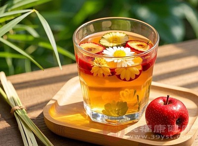 分享个养生喝法 山楂菊花泡水喝助消化清热的功效很赞 日常喝刚好