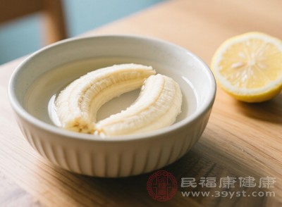 晨起吃香蕉的爱恨情仇 有人靠它续命，有人吃完直喊救命