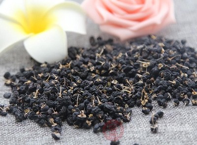 染色的黑枸杞、黑米，不仅没营养，还可能伤身体