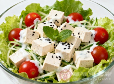 豆腐、豆浆等豆制品属于植物蛋白，性质温和，适合大多数人养胃，但需注意避免食用油炸或过咸的豆制品