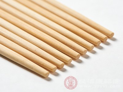 二氧化硫之所以会被用到一次性筷子加工中,核心是它有两个关键作用 二氧化硫之所以会被用到一次性筷子加工中,核心是它有两个关键作用