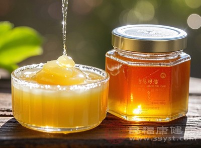 蜂王浆中的有机酸、酶类等成分能够促进胃肠道的蠕动