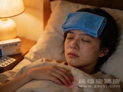 若体温持续上升超过37.3℃，或伴随症状加重，应及时就医明确原因