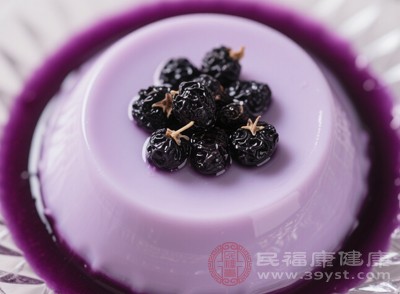 黑枸杞还能用于制作糕点