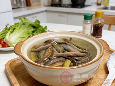 泥鳅汤对肾虚引起的腰膝酸软、头晕耳鸣、遗精早泄等症状有改善作用