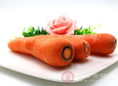 维生素A：能促进头皮油脂分泌，保持头皮湿润，如胡萝卜