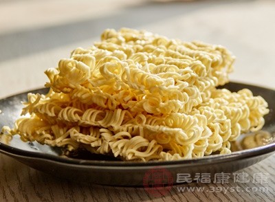 方便面背锅多年 吃它到底会不会胖 答案来了