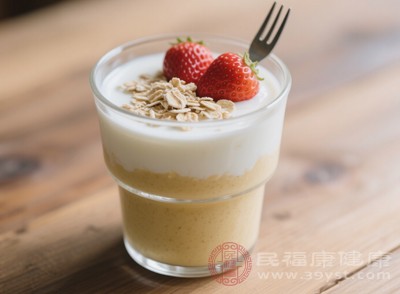 糖尿病患者应选择无糖酸奶，可在两餐之间或运动后饮用，避免空腹饮用导致血糖波动