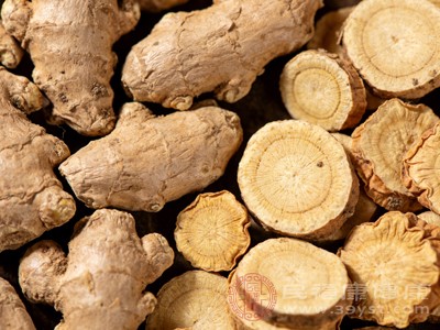 部分研究显示，沙姜中的某些成分可能对脂质代谢有一定的调节作用，有助于降低血液中甘油三酯等脂质物质的水平