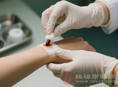 无论伤口大小和类型，只要从未接种过破伤风疫苗，一旦出现伤口（尤其是有污染或较深的伤口），都需要及时就医，根据医生建议接种相关制剂