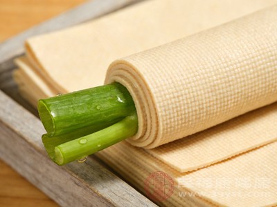 尽量少放或不放高油高糖酱料，可用少量生抽、醋、蒜末等清淡调料替代