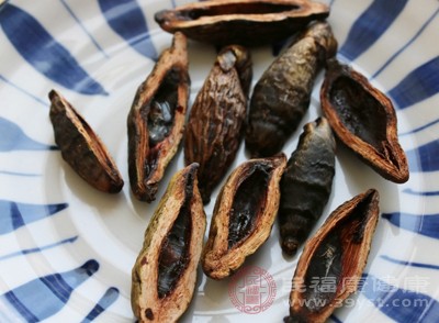 术后经常咀嚼坚果、槟榔等过硬食物，会刺激咬肌活动，可能延缓效果显现，甚至影响最终瘦脸效果