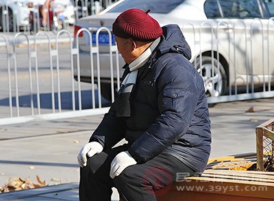 老人斑总“赖”着不走 这些妙招让肌肤重返“年轻态” 