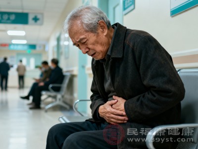 功能性消化不良也会导致胃肠动力不足，食物排空延迟，晨起时胃内仍有残留内容物，引发恶心