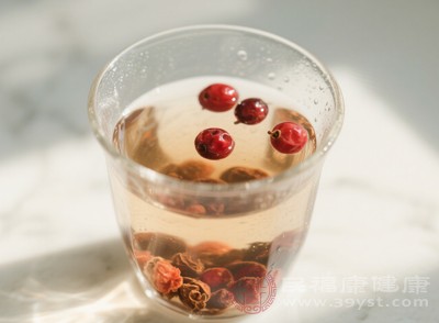 用五味子泡水或泡酒 用五味子泡水或泡酒