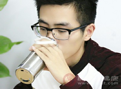 温开水温和不刺激