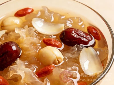 喝它等于喝神仙水 银耳莲子汤的神奇功效大公开