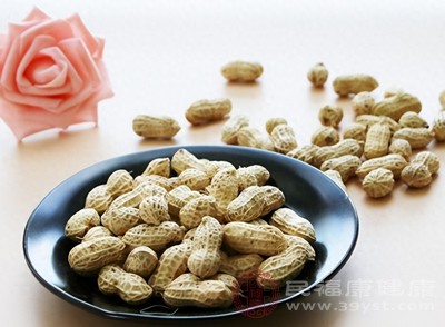 每天吃一把花生身体会发生什么 好处看得见但这些坏处也不能忽视