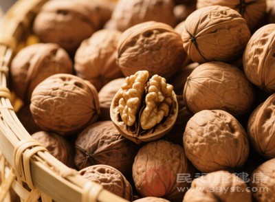 坚果与种子如核桃、杏仁、腰果、奇亚籽、亚麻籽等