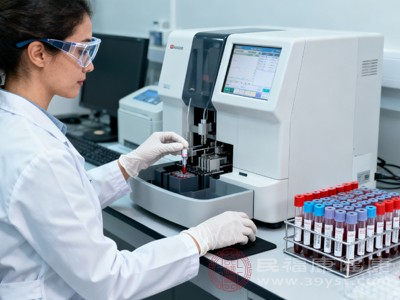 临床上常用“粪便隐血试验”作为结直肠癌的筛查手段之一,尤其是中老年人,若持续阳性需高度警惕肠道恶性病变 临床上常用“粪便隐血试验”作为结直肠癌的筛查手段之一,尤其是中老年人,若持续阳性需高度警惕肠道恶性病变