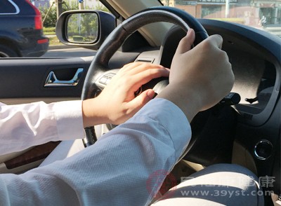 专家反复强调，春节出行首要原则是“非必要不前往疫区”，目前印度西孟加拉邦是尼帕病毒疫情高发区，尽量避免前往该地区及周边疫情相关区域