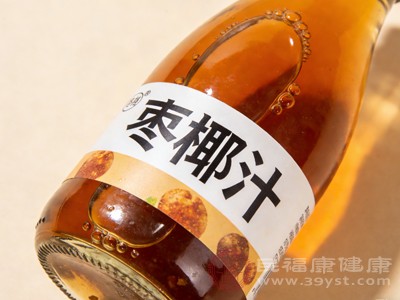 孟加拉国自2001年以来，几乎每年这个时期都会有疫情暴发，大量生枣椰汁流入市场，加上人们频繁饮用，让病毒传播概率大幅增加